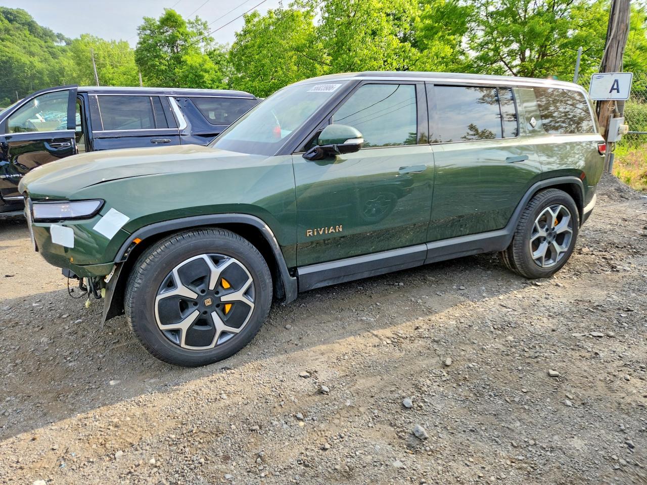 2024 Rivian R1S Adventure, VIN 7PDSGABA4RN039327 — Front end