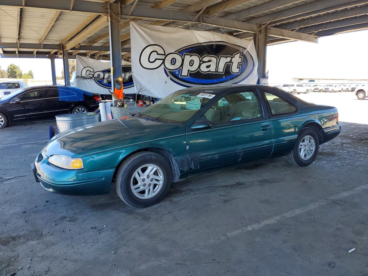 1996 Ford Thunderbird LX, VIN 1FALP6249TH149224 — Side