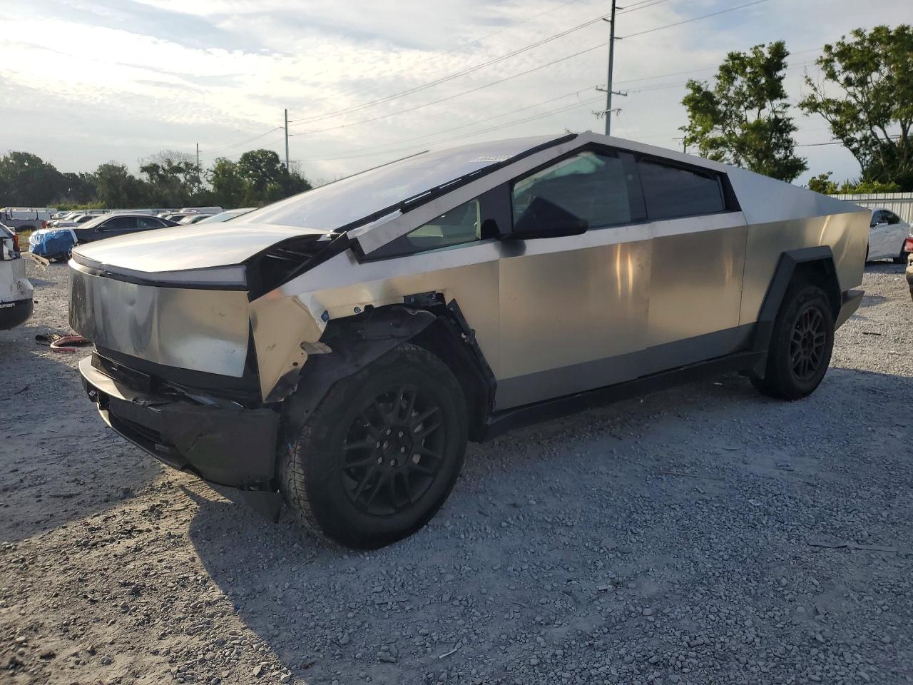 2024 Tesla Cybertruck, VIN 7G2CEHED2RA050979 — Front end