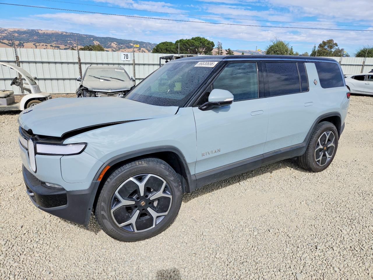 2024 Rivian R1S Adventure, VIN 7PDSGBBA8RN037165 — Front end