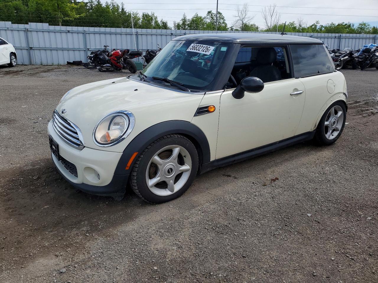 2011 MINI Hardtop, VIN WMWSU3C57BT252753 — Зад