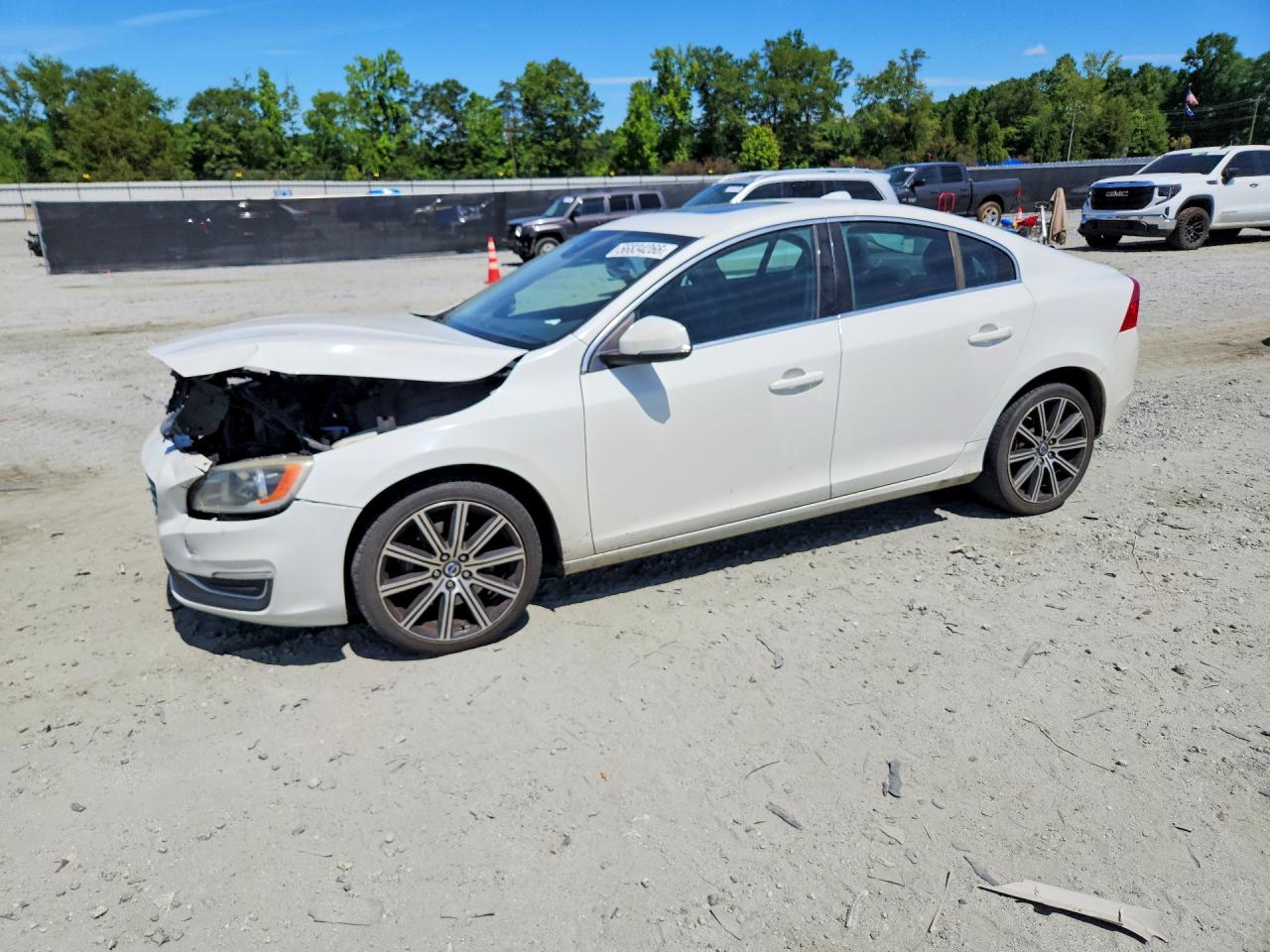 2014 Volvo S60 T5, VIN YV1612FS2E2283793 — Front end