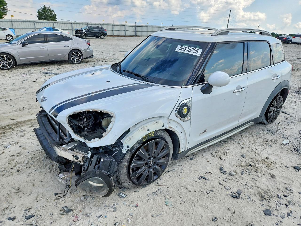 2019 MINI Countryman Cooper S E, VIN WMZYU7C50K3F93659 — Перед