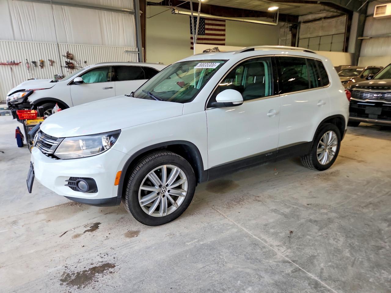 2015 Volkswagen Tiguan SEL, VIN WVGBV7AX4FW502364 — Front end
