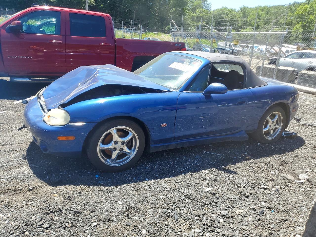 1999 Mazda MX-5 Miata, VIN JM1NB3539X0133743 — Front end