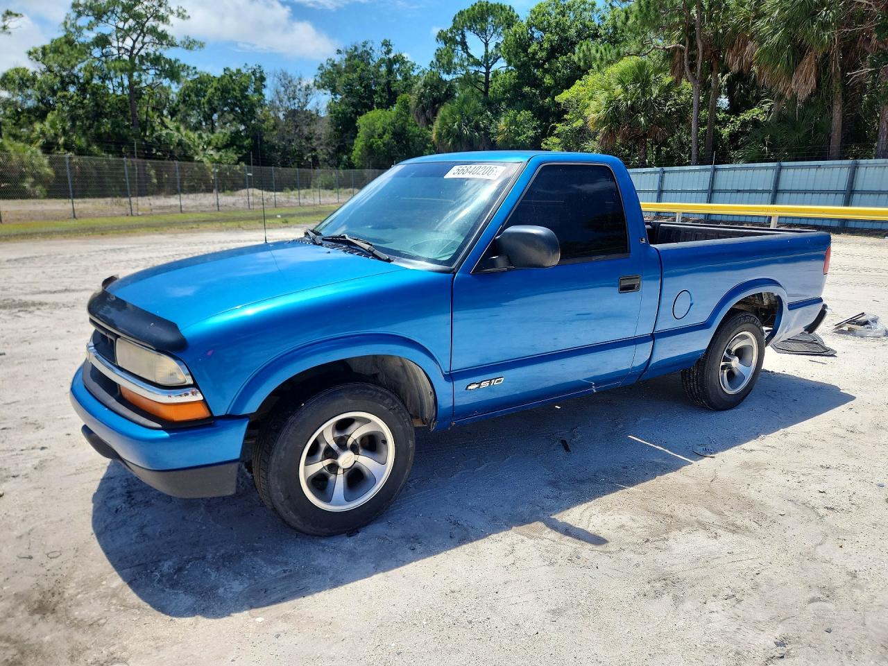 2000 Chevrolet S-10 LS, VIN 1GCCS1447YK176697 — Rear end