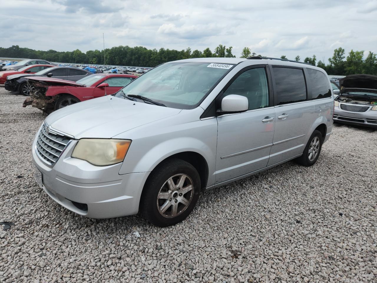 2010 Chrysler Town & Country Touring, VIN 2A4RR5D17AR319040 — Перед