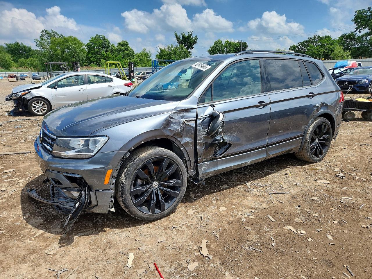 2021 Volkswagen Tiguan SE, VIN 3VV2B7AX3MM065064 — Side
