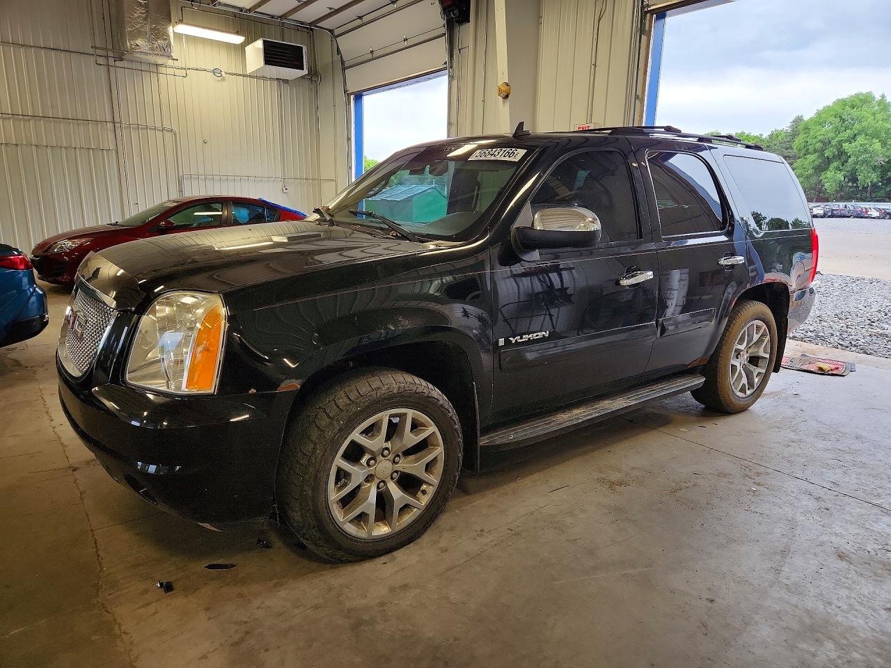 2007 GMC Yukon SLT, VIN 1GKFK13067R295590 — Rear end