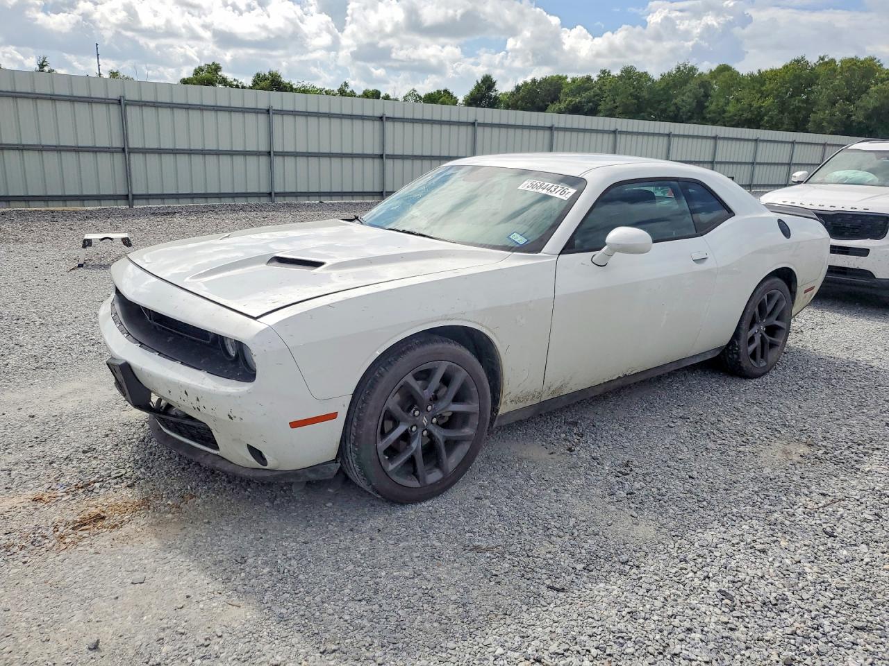 2022 Dodge Challenger SXT, VIN 2C3CDZAG6NH226729 — Front end