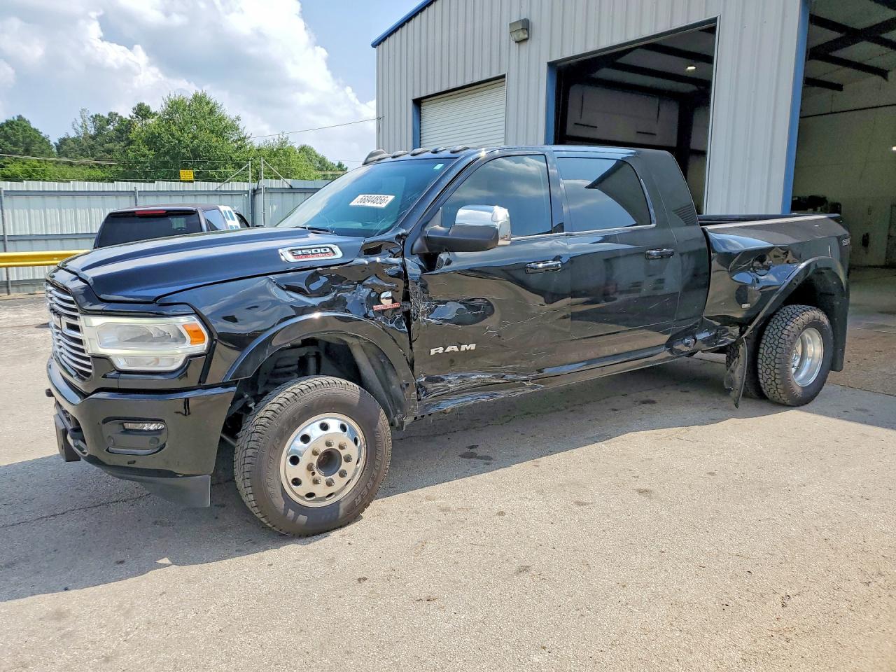 2022 Ram 3500 Laramie, VIN 3C63RRML8NG193617 — Side