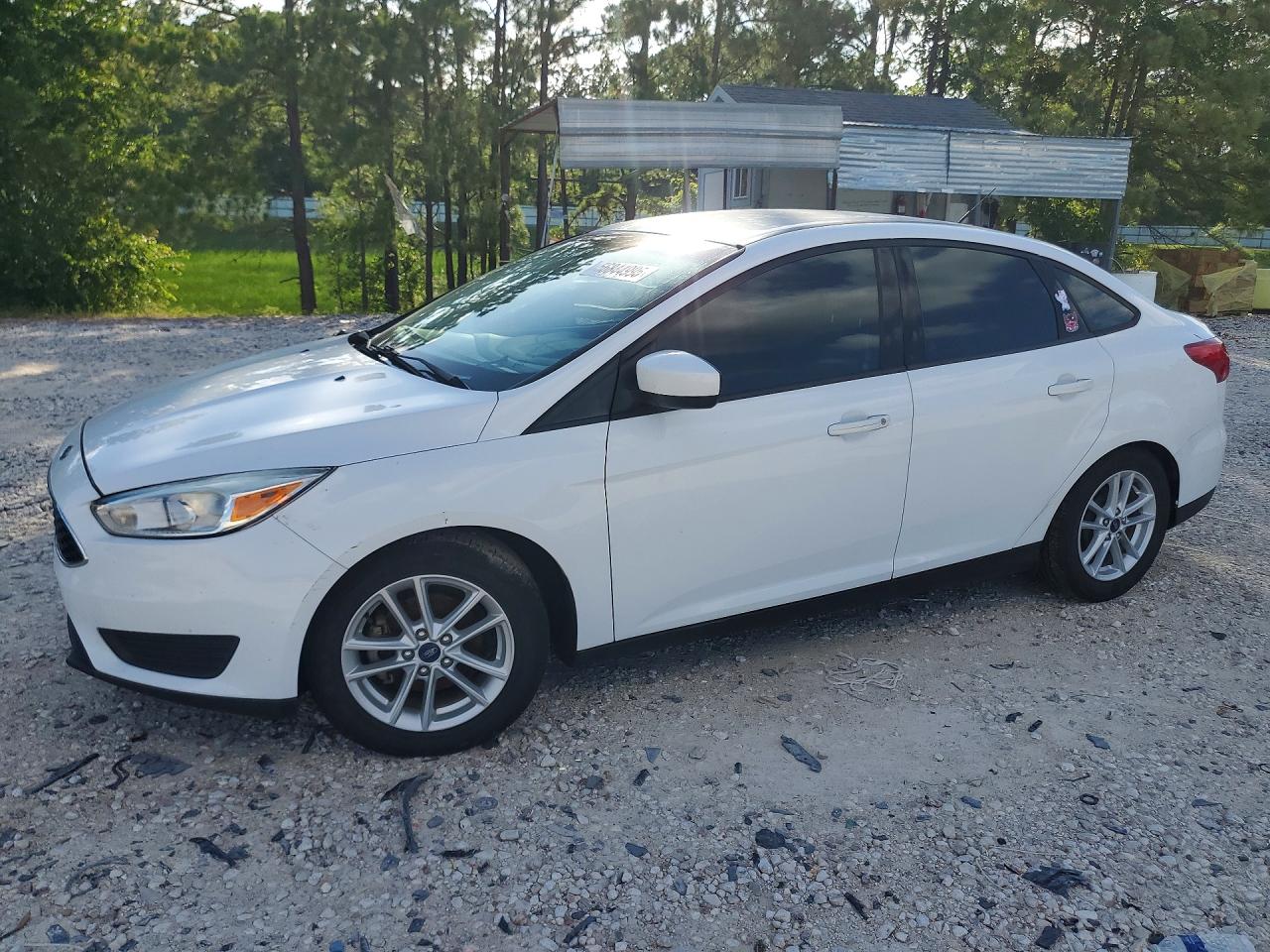 2018 Ford Focus SE, VIN 1FADP3F24JL295200 — Перед