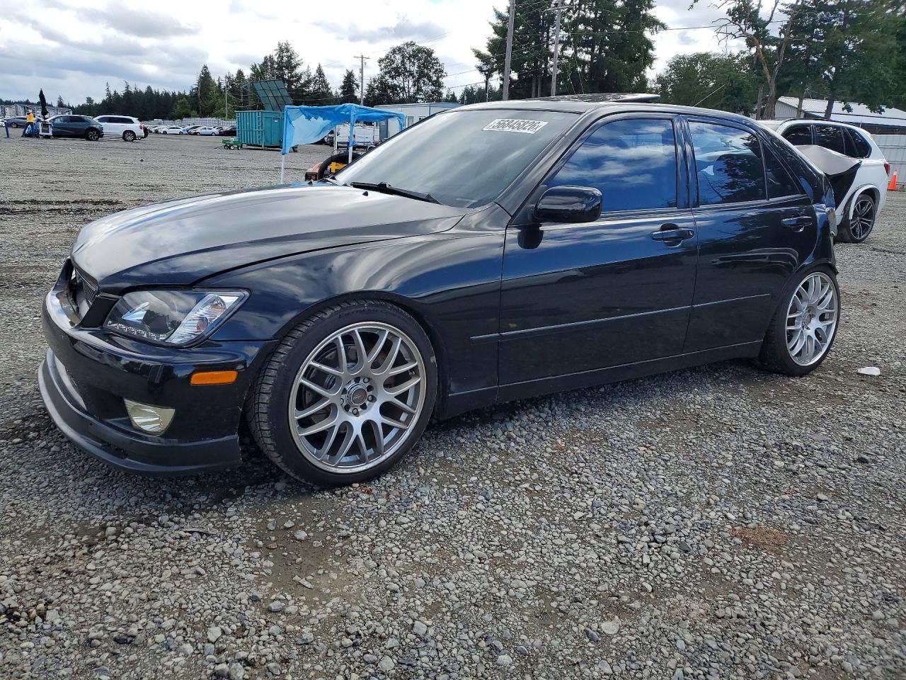 2001 Lexus IS 300/350, VIN JTHBD182910027867 — Зад