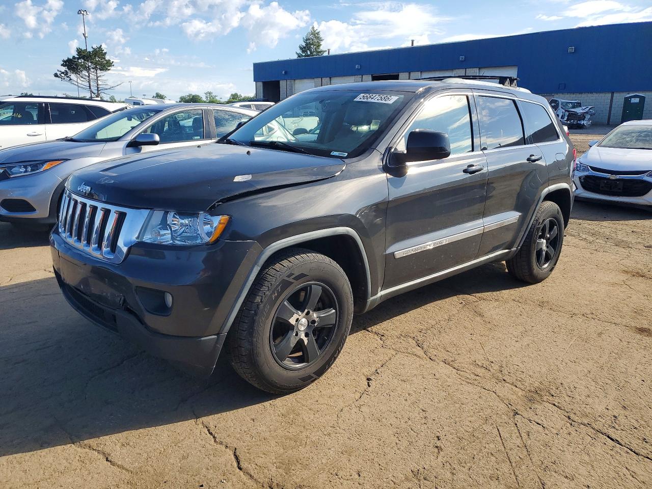 2011 Jeep Grand Cherokee Laredo, VIN 1J4RR4GG1BC572813 — Front end