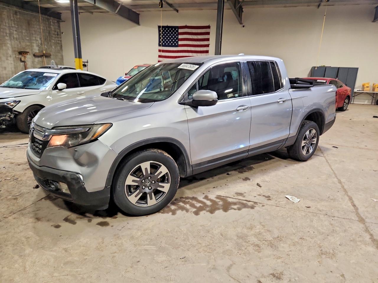 2017 Honda Ridgeline RTL, VIN 5FPYK3F54HB006390 — Front end