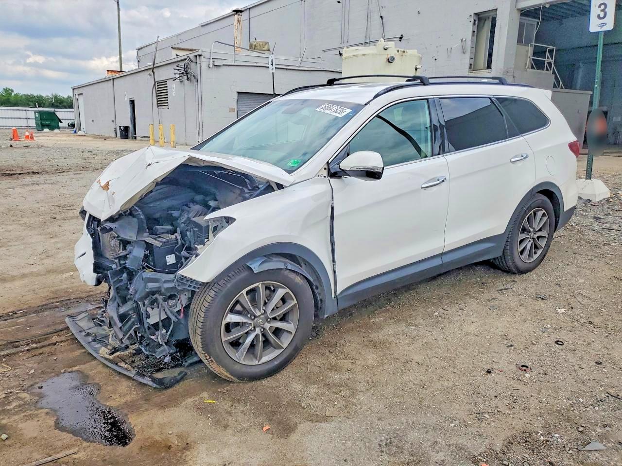 2017 Hyundai Santa Fe SE, VIN KM8SN4HF5HU175273 — Front end
