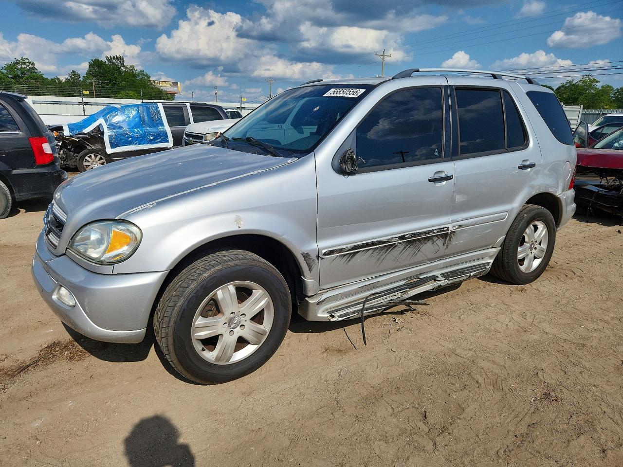 2005 Mercedes-Benz M 350, VIN 4JGAB57EX5A517803 — Side