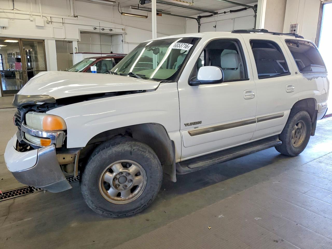 2001 GMC Yukon SLT, VIN 1GKEK13T41R214213 — Перед