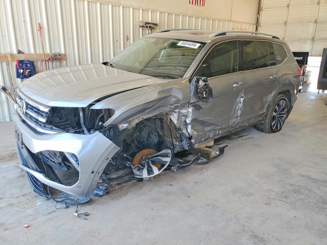 2022 Volkswagen Atlas SEL Premium R-Line, VIN 1V2FR2CA9NC508844 — Side