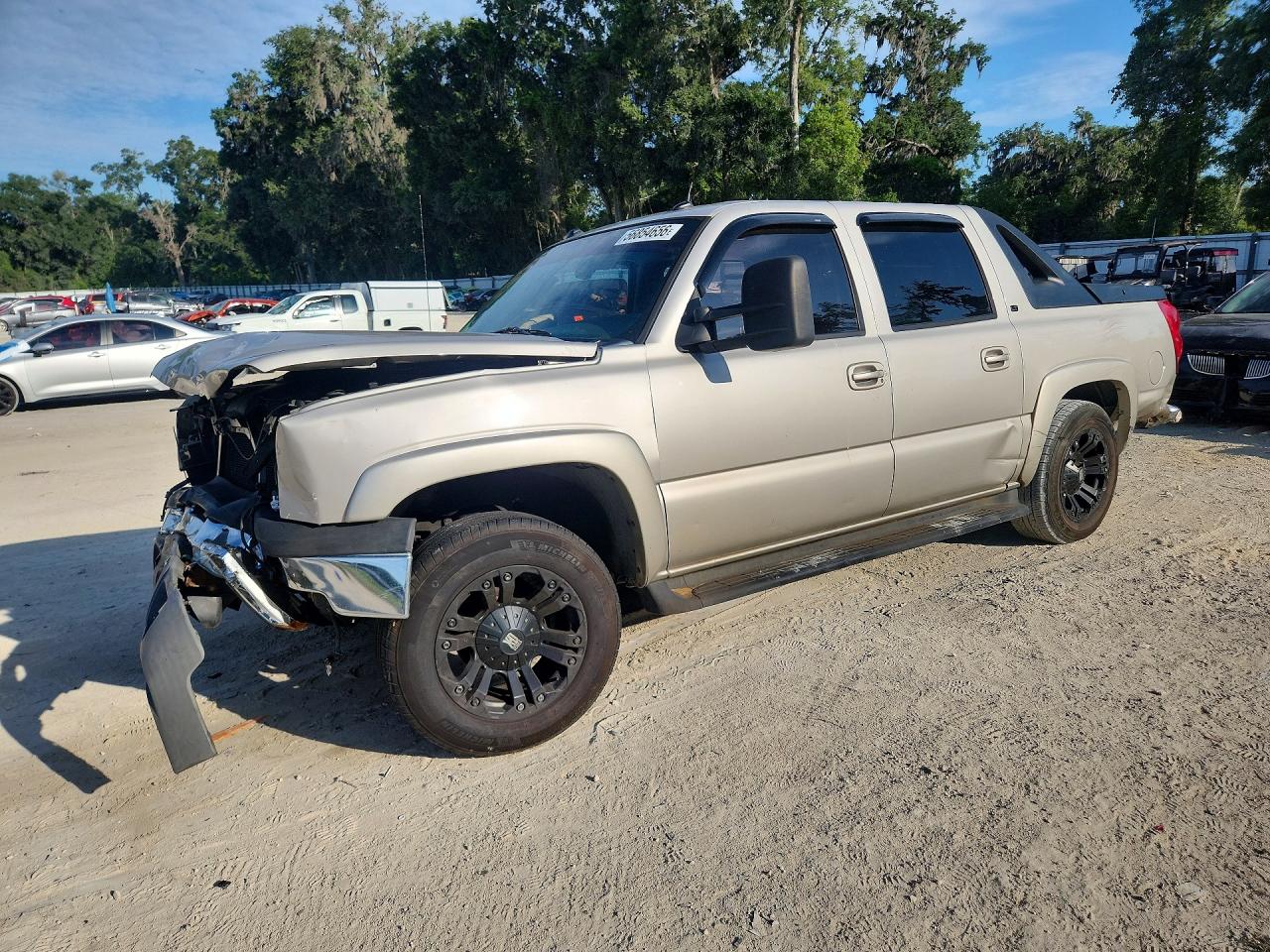 2005 Chevrolet Avalanche Z66, VIN 3GNEC12Z85G235321 — Front end