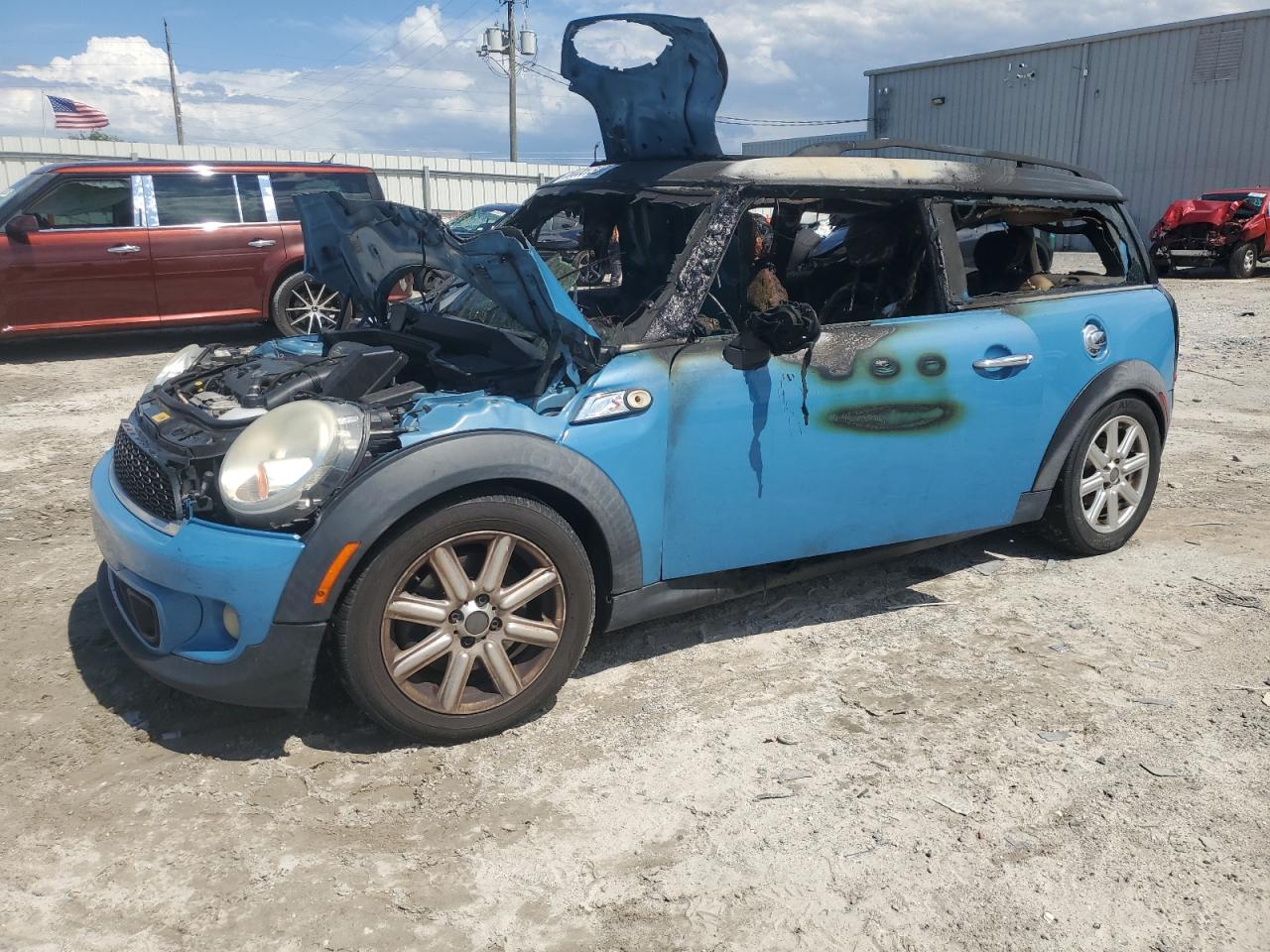 2013 MINI Clubman S, VIN WMWZG3C51DT576354 — Пожар в салоне