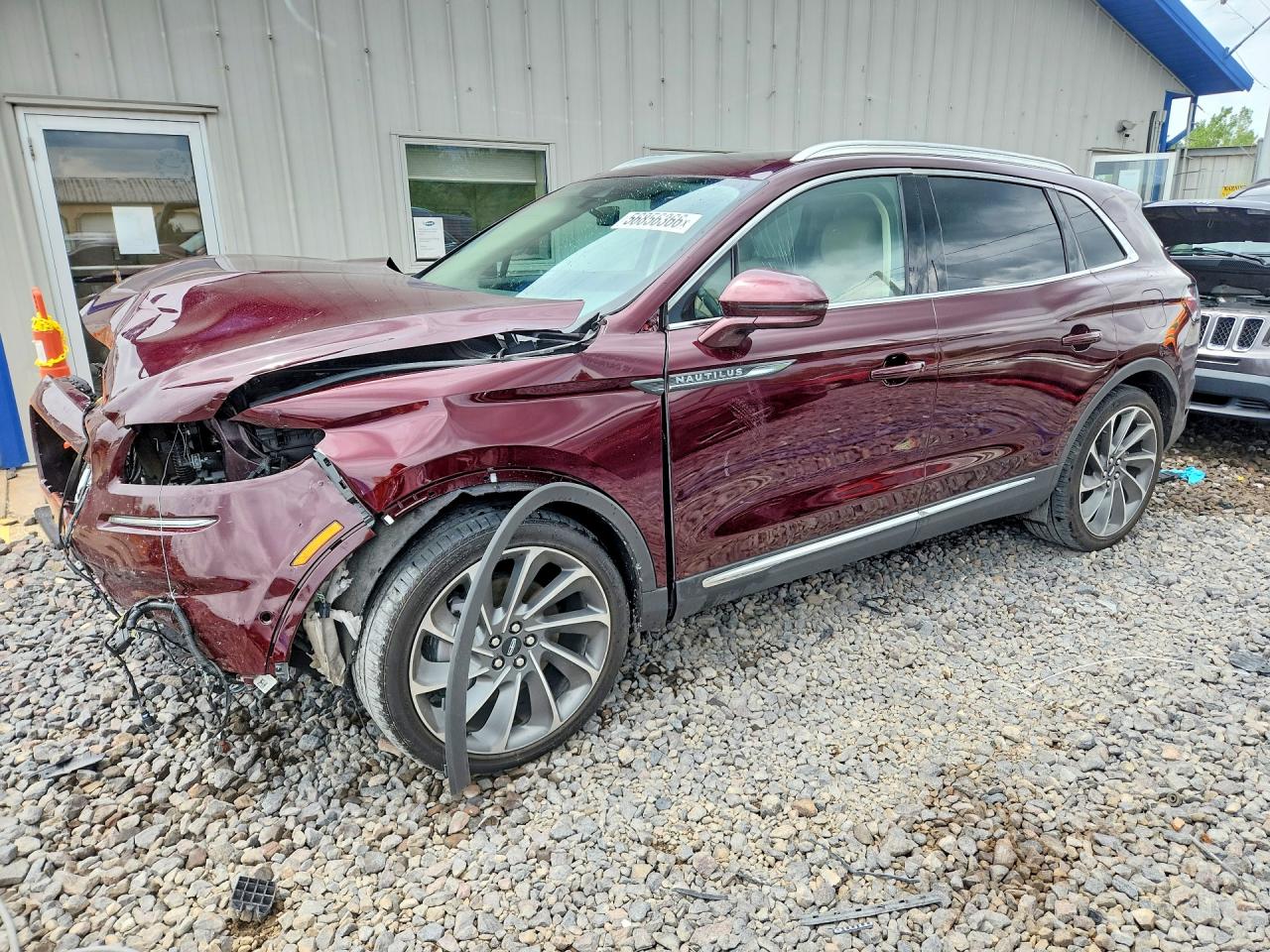 2023 Lincoln Nautilus Reserve, VIN 2LMPJ8KP0PBL07729 — Front end