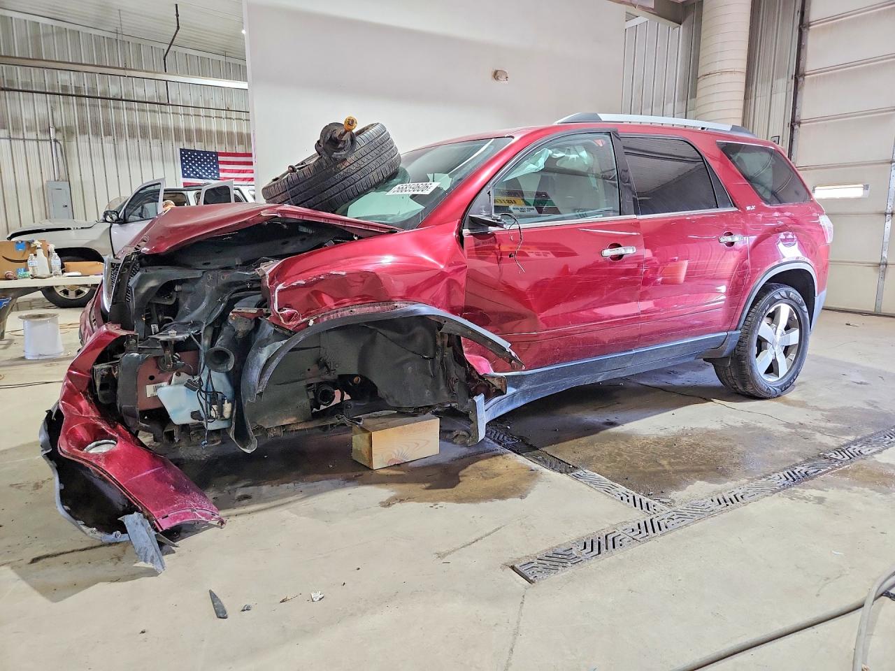 2010 GMC Acadia SLT1, VIN 1GKLVMED1AJ250929 — Перед