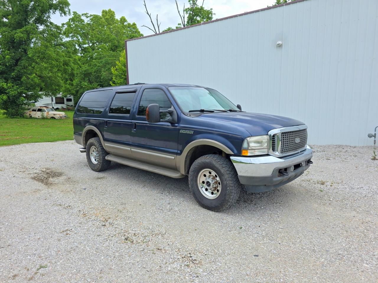 2002 Ford Excursion Limited, VIN 1FMSU43F22ED08096 — Minor dents and scratches