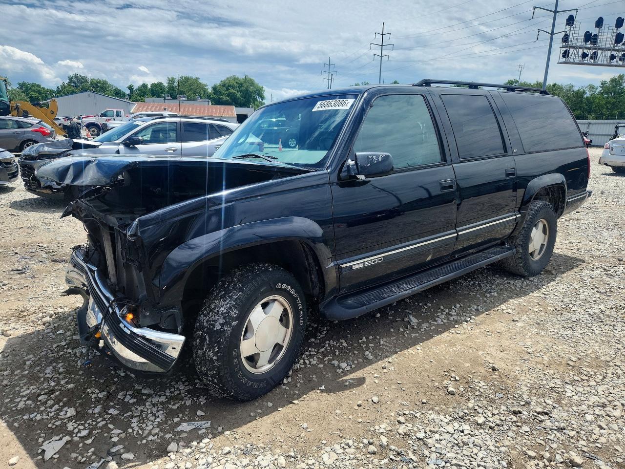 1999 GMC Suburban, VIN 3GKFK16R3XG521627 — Front end