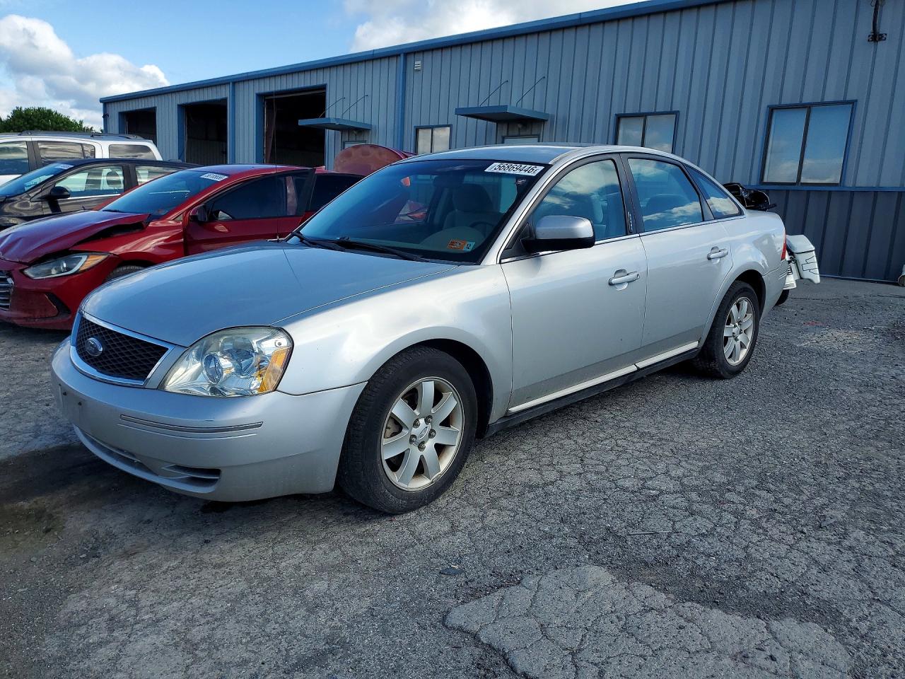 2006 Ford Five Hundred SE, VIN 1FAFP23156G185755 — Front end