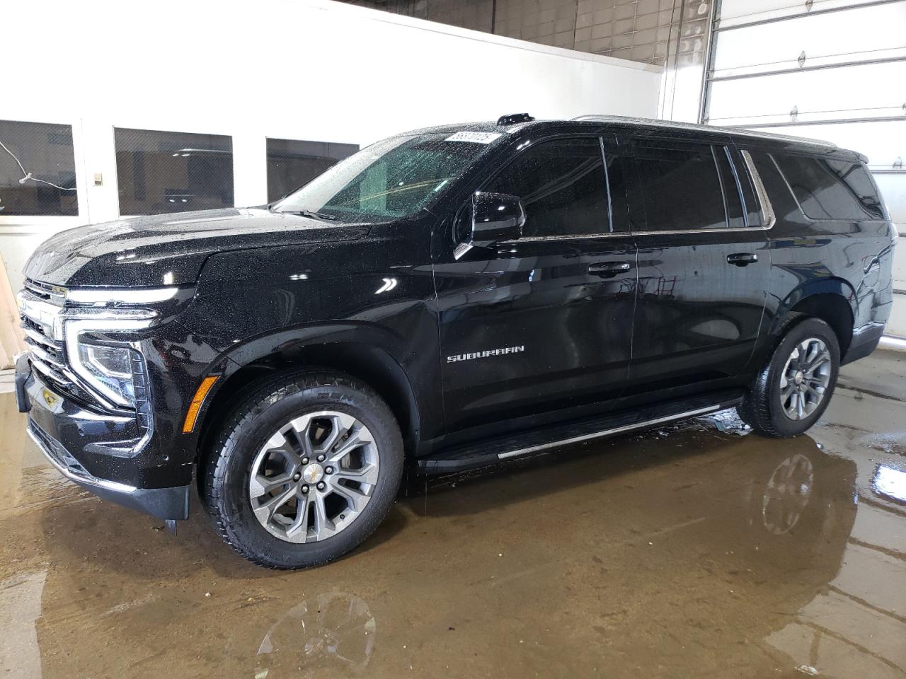 2025 Chevrolet Suburban LT, VIN 1GNS6CRD9SR159135 — Front end
