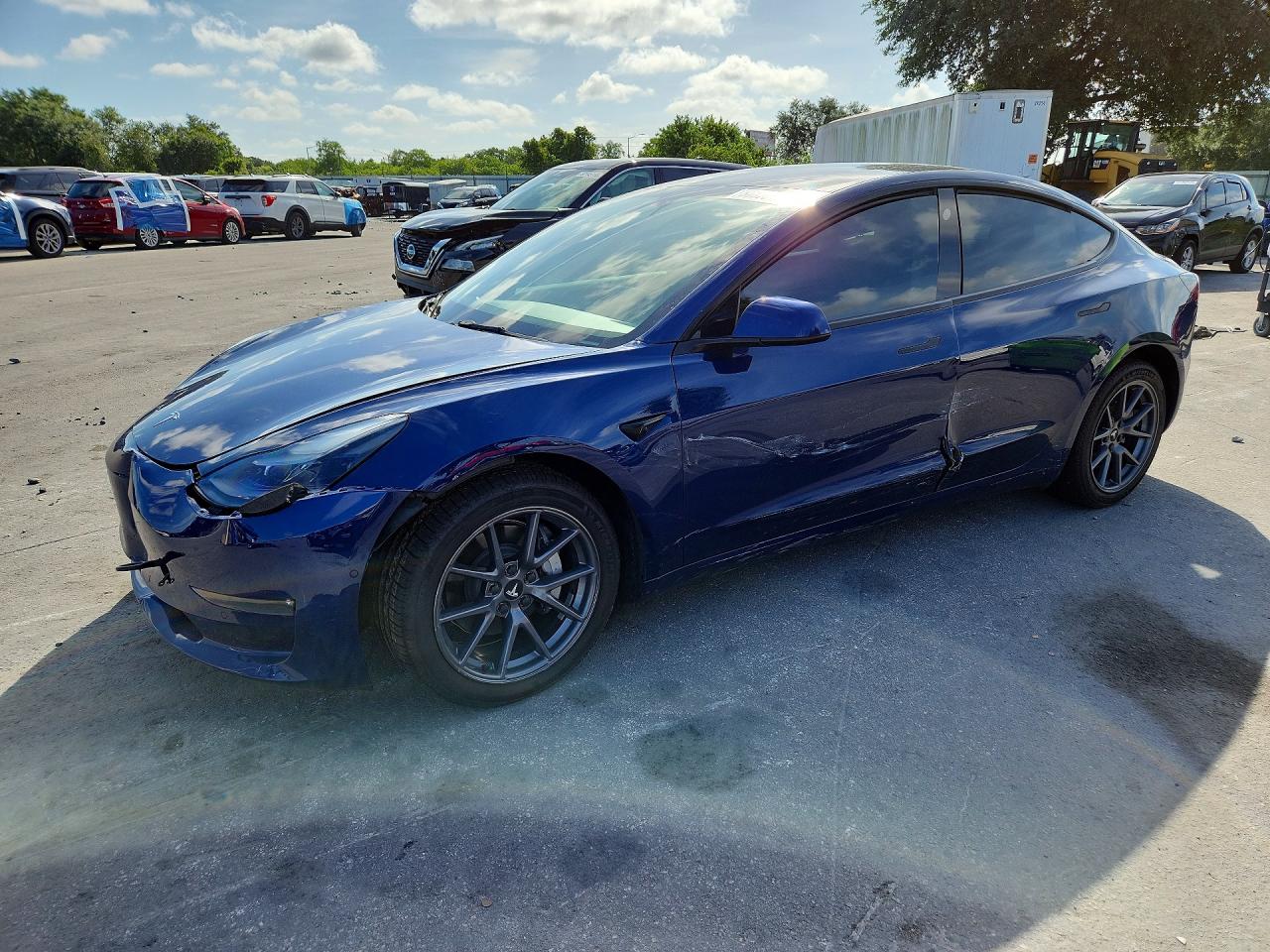 2022 Tesla Model 3 Long Range, VIN 5YJ3E1EB8NF198785 — Бок