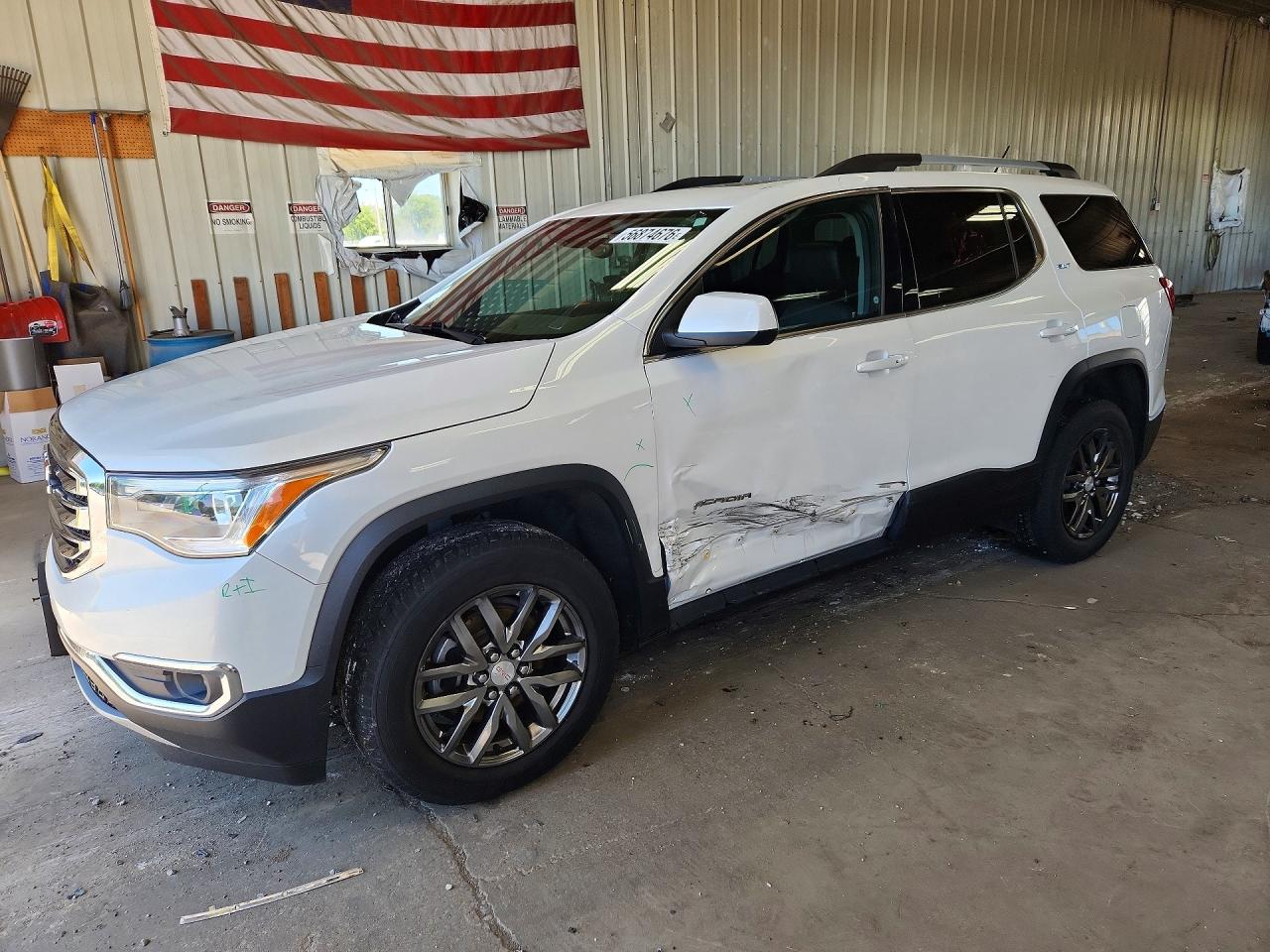 2017 GMC Acadia SLT, VIN 1GKKNMLS5HZ262235 — Бок