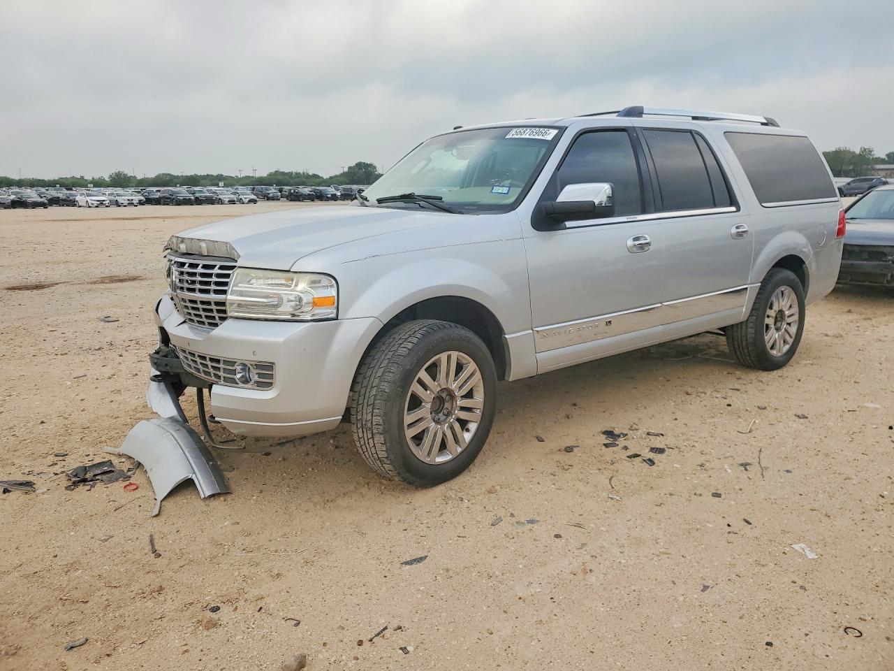 2012 Lincoln Navigator, VIN 5LMJJ3H57CEL01223 — Front end