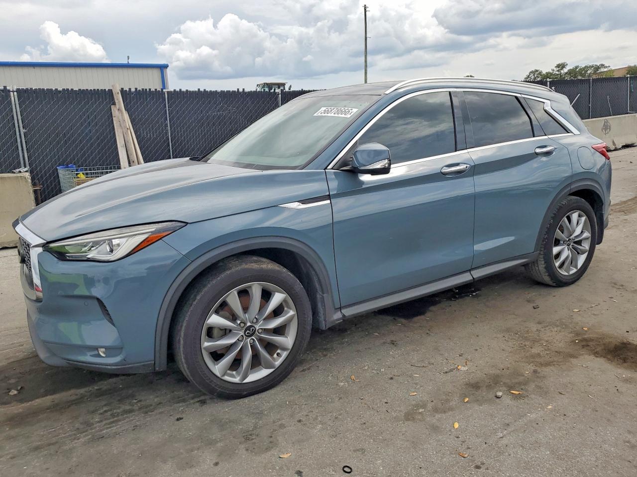 2022 Infiniti QX50 Essential, VIN 3PCAJ5CA3NF109564 — Minor dents and scratches