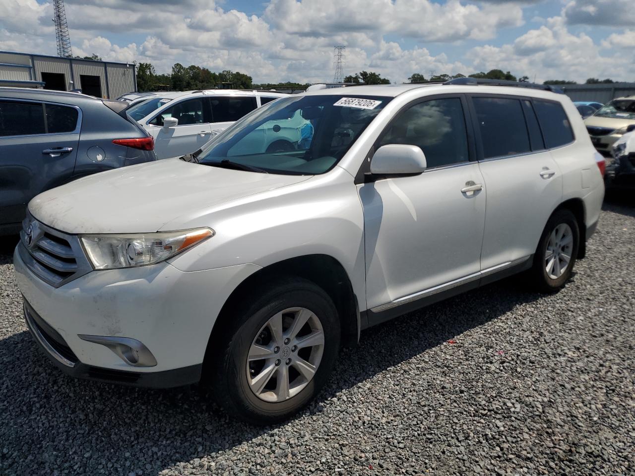 2013 Toyota Highlander SE, VIN 5TDBK3EH8DS223103 — Side