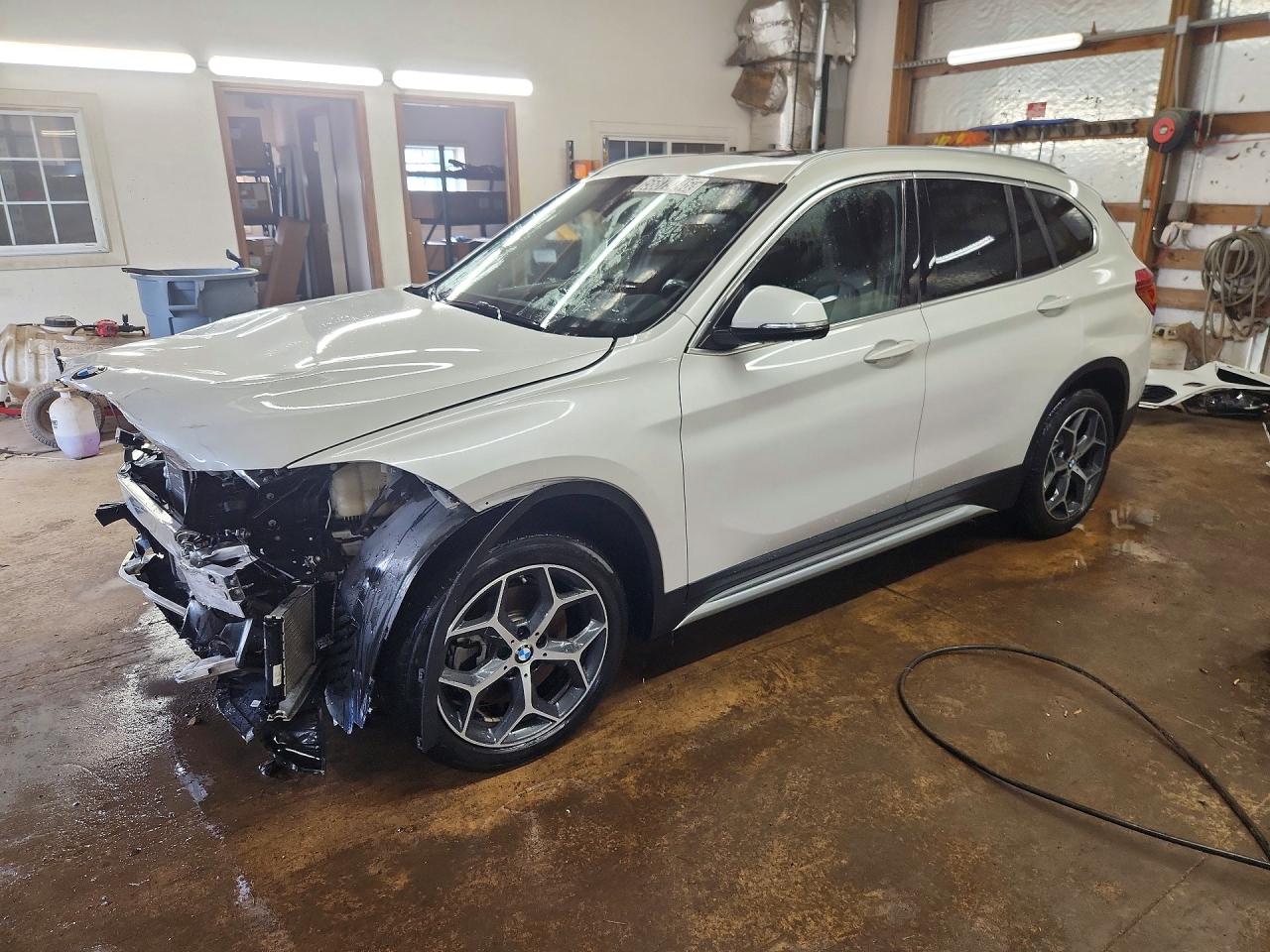 2018 BMW X1 xDrive28i, VIN WBXHT3C31J5L34577 — Front end