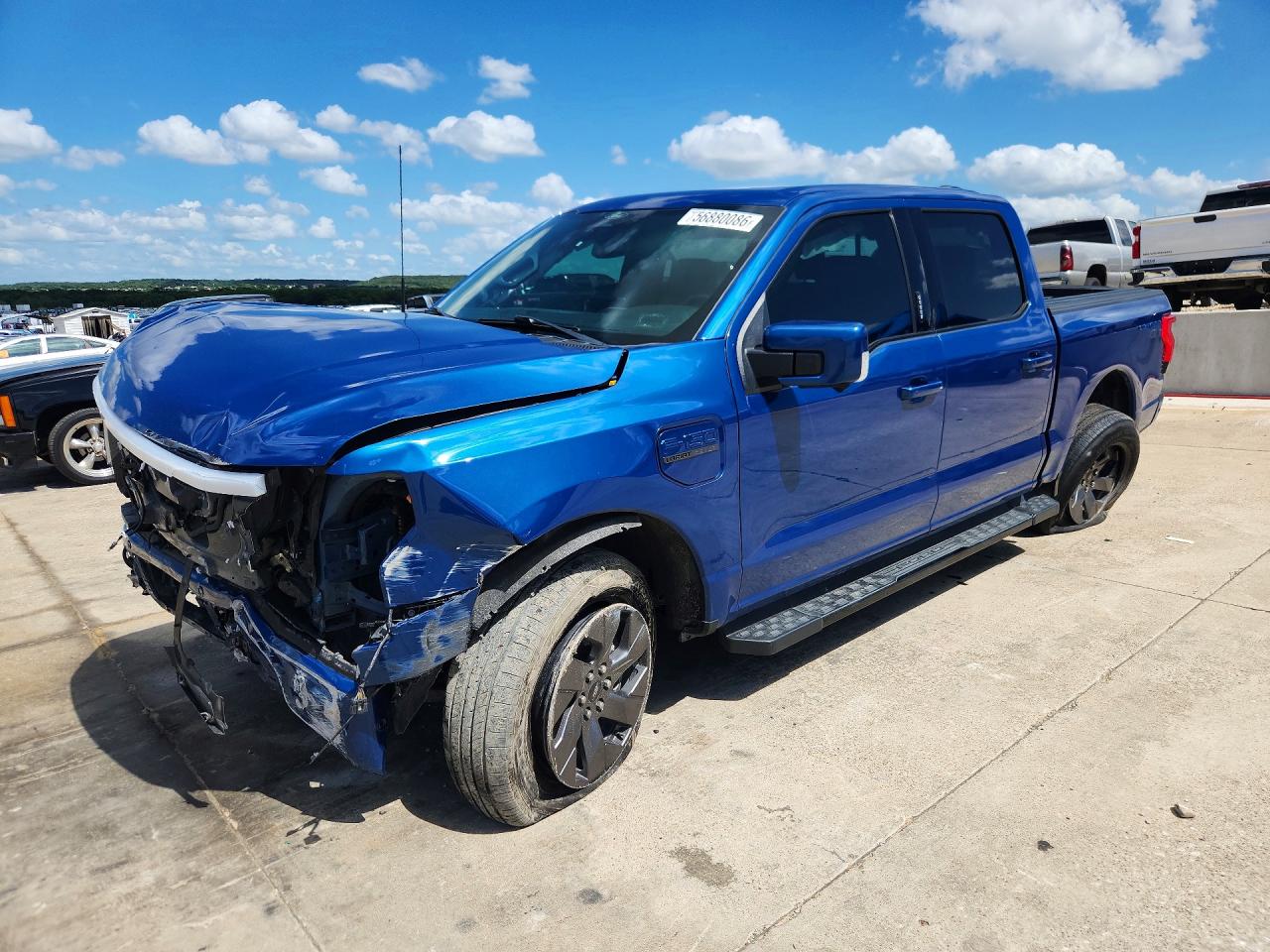 2022 Ford F-150 Lightning Lariat, VIN 1FT6W1EV4NWG13925 — Front end