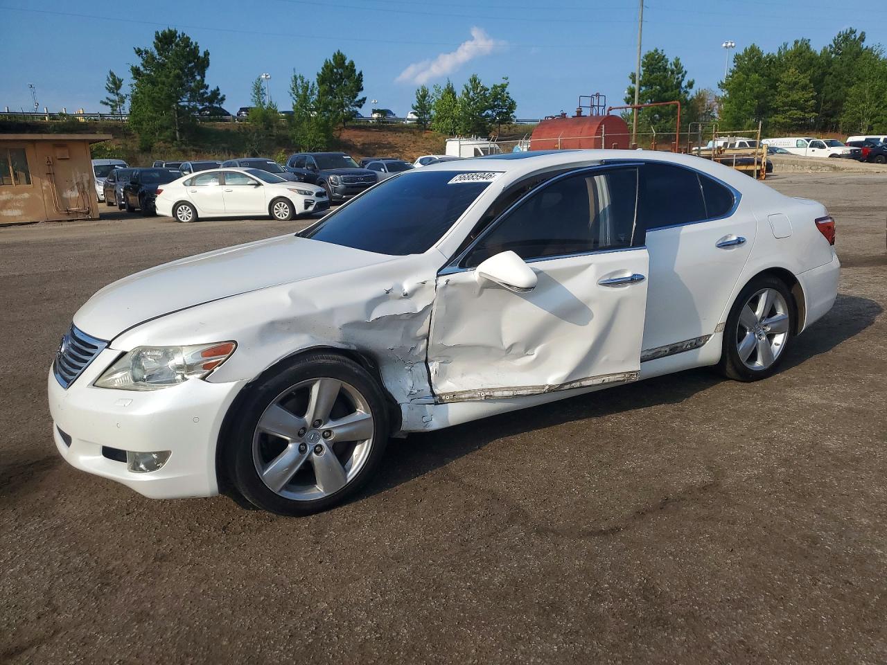 2012 Lexus LS 460, VIN JTHBL5EF6C5111801 — Side
