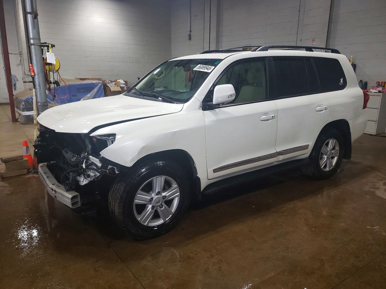 2013 Toyota Land Cruiser, VIN JTMHY7AJ0D4017391 — Front end
