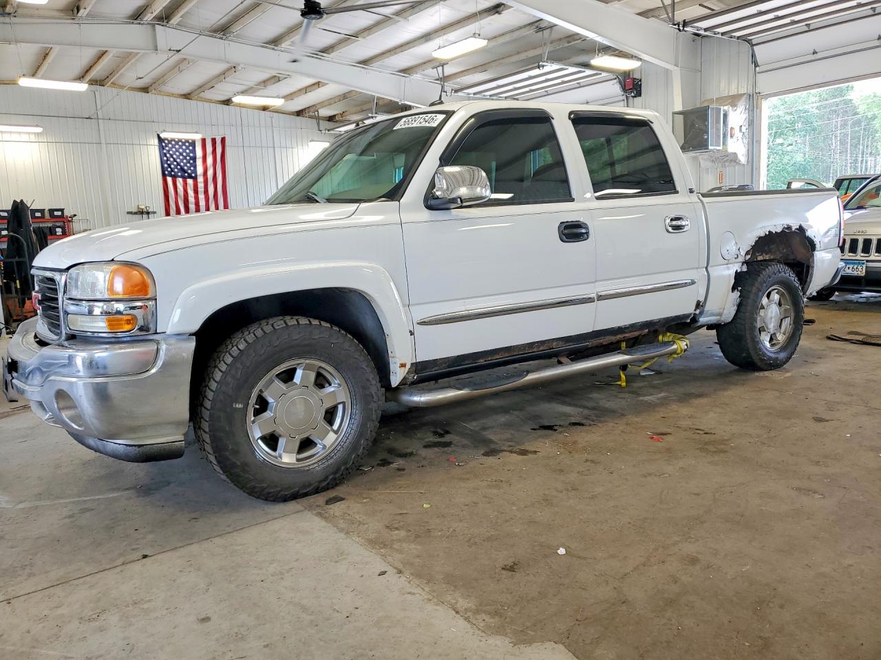 2005 GMC Sierra 1500 SLE, VIN 2GTEK13T651310984 — Rear end