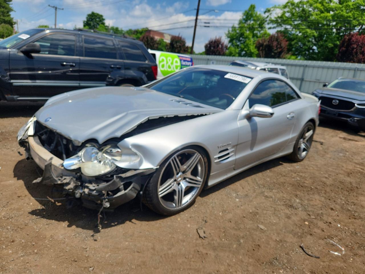 2003 Mercedes-Benz SL 500, VIN WDBSK75F93F052543 — Front end