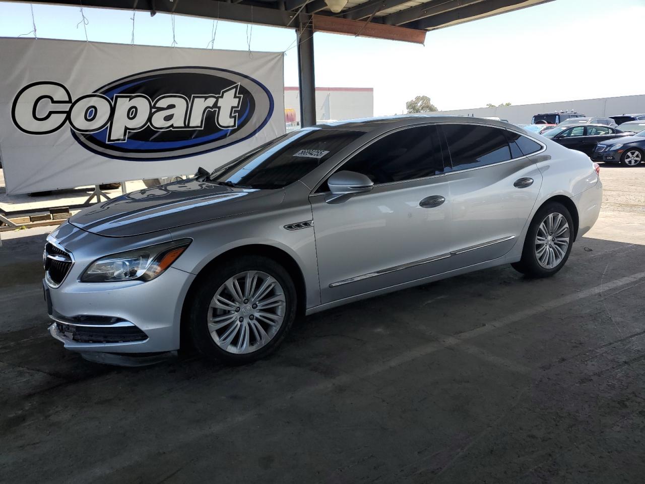 2018 Buick LaCrosse Premium, VIN 1G4ZR5SZ0JU134101 — Front end