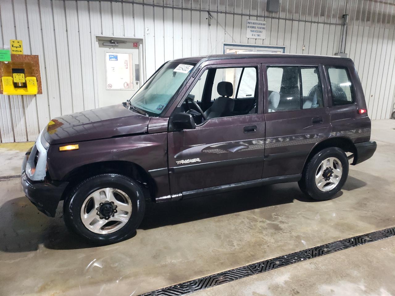 1998 Chevrolet Tracker, VIN 2CNBJ1362W6919635 — Front end