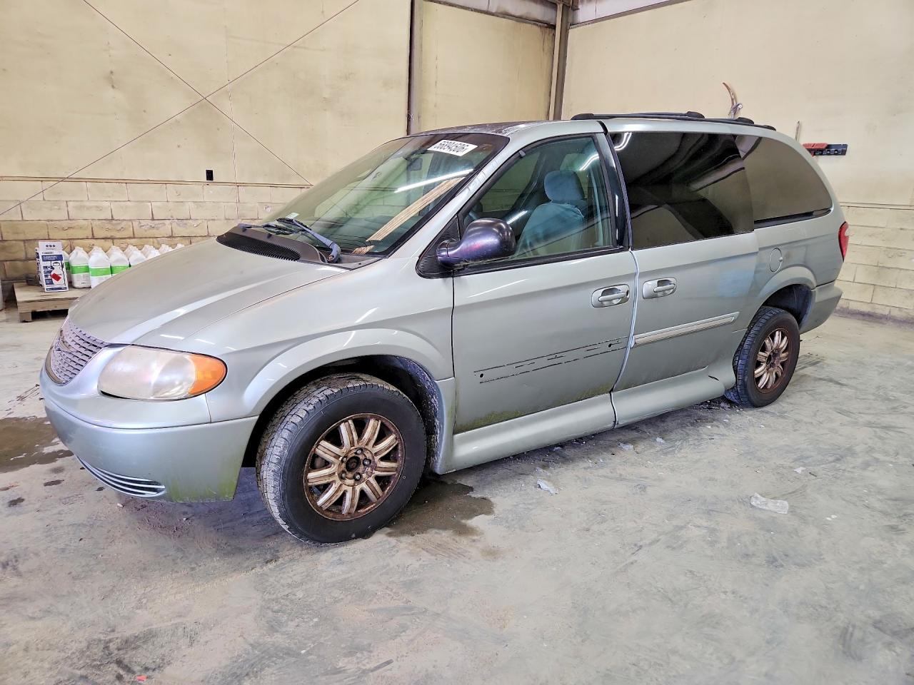 2004 Chrysler Town & Country Touring, VIN 2C4GP54L14R611761 — Normal wear