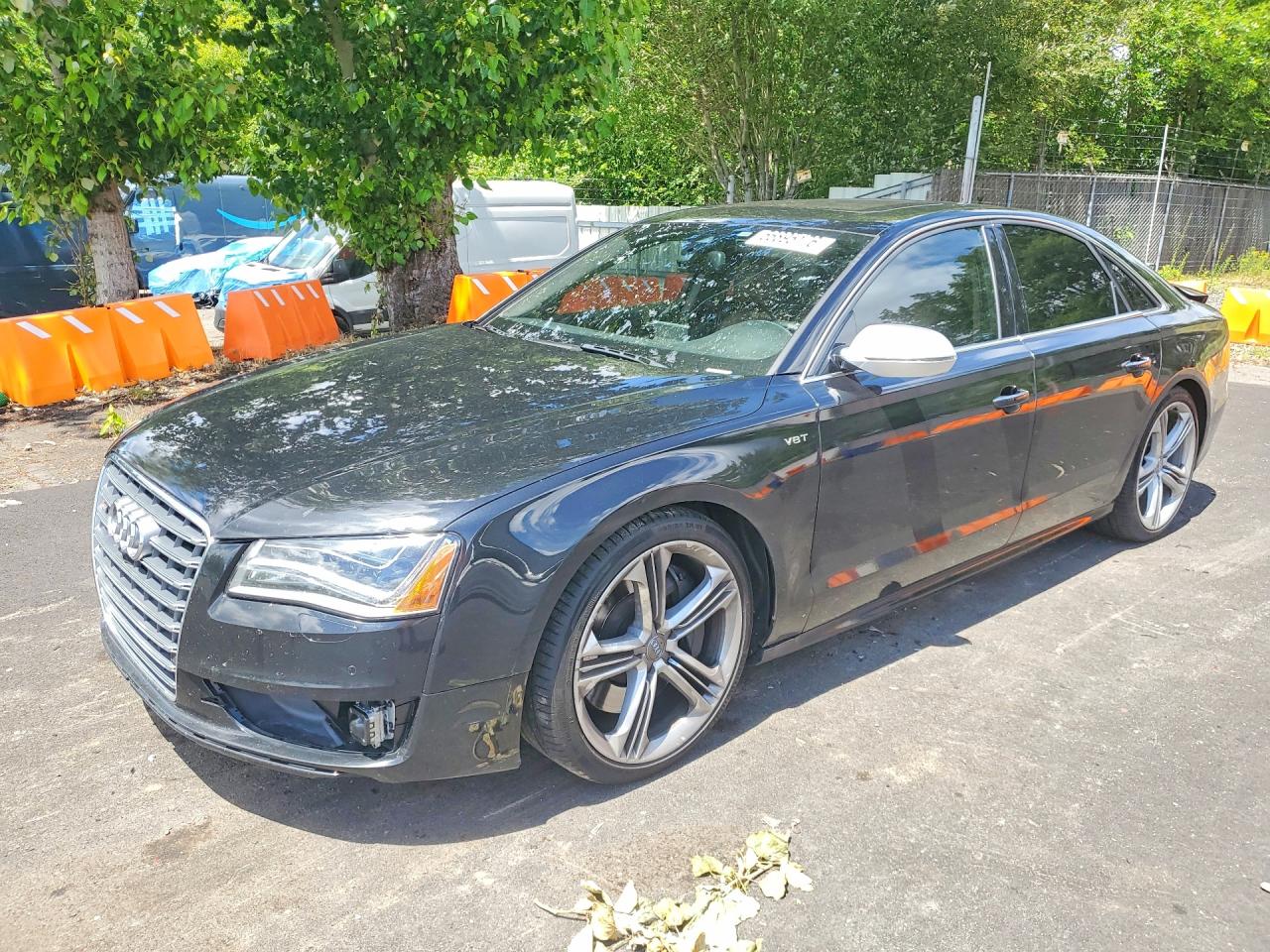 2013 Audi S8, VIN WAUD2AFD1DN026673 — Rear end