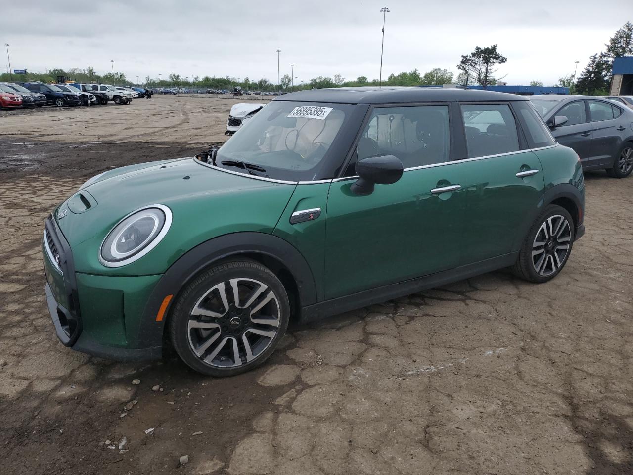 2023 MINI Hardtop 4 Door Cooper S, VIN WMW53DK0XP2T33139 — Бок