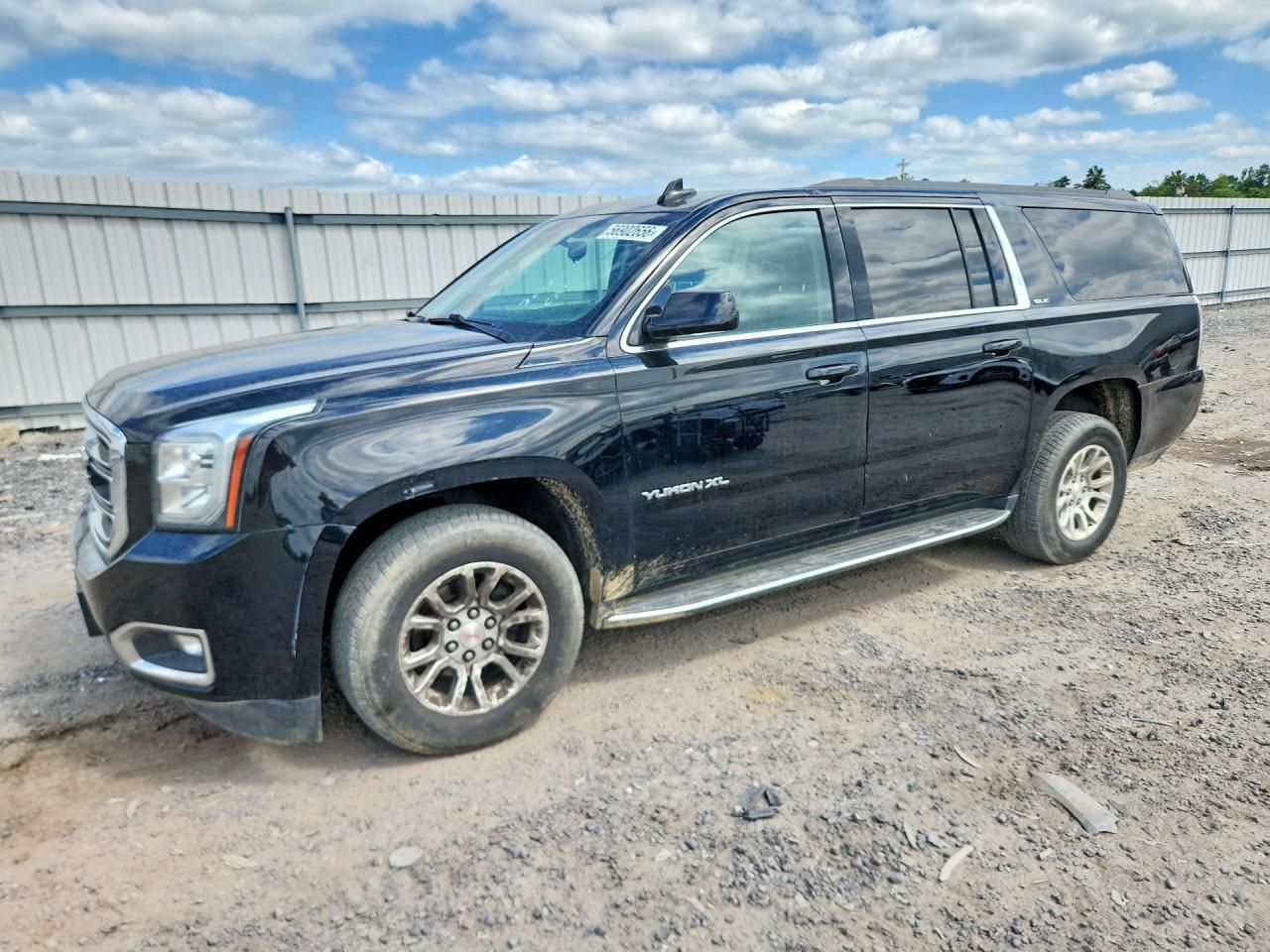 2017 GMC Yukon XL SLE, VIN 1GKS2FKC8HR269047 — Front end