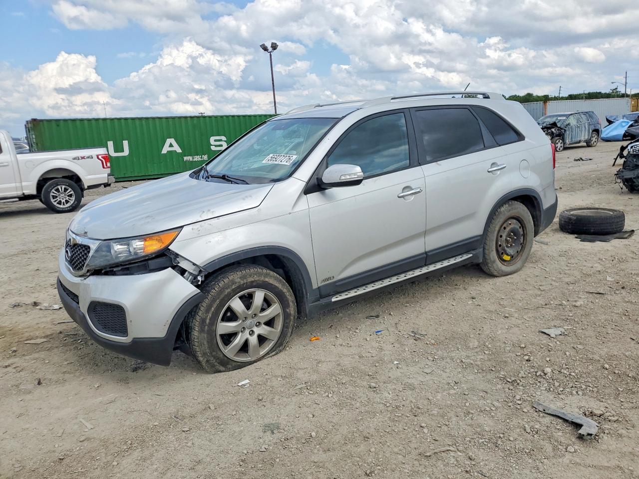 2012 Kia Sorento LX, VIN 5XYKTDA28CG296682 — Front end