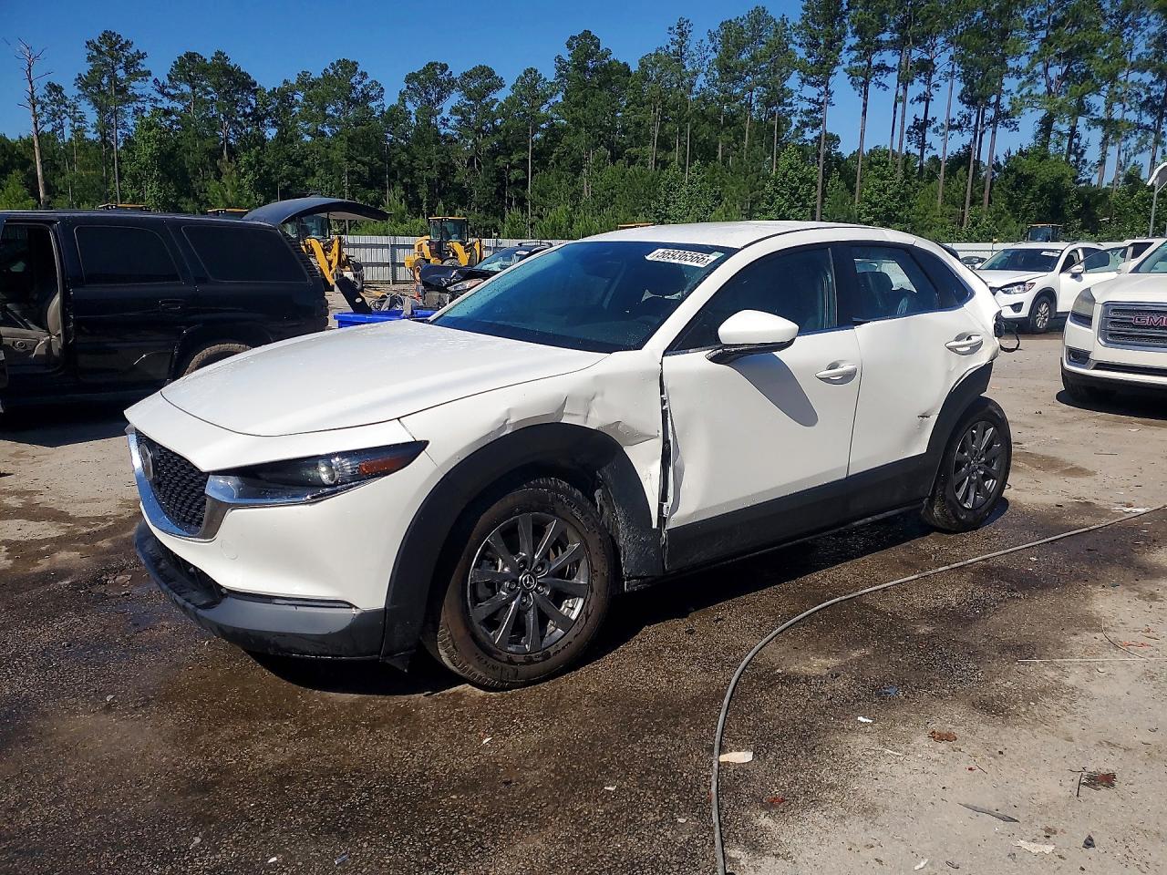 2021 Mazda CX-30 S, VIN 3MVDMAAL7MM265861 — Rear end